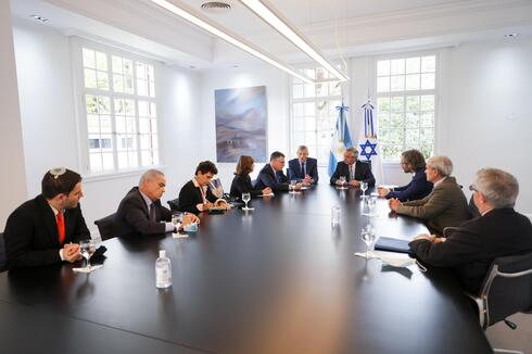 Reunión entre el viceprimer ministro israelí, Gideon Sa'ar, el presidente argentino, Alberto Fernández, en Buenos Aires.