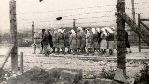 Prisioneros judíos en el campo de concentración de Płaszów durante el Holocausto. (Yad Vashem) Prisioneros judíos en el campo de concentración de Płaszów durante el Holocausto.