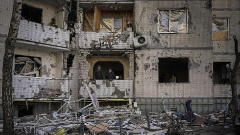 Destrucción de un bloque de apartamentos residenciales en Kiev. 