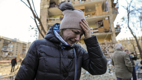 Una residente de Kiev angustiada tras el bombardeo ruso de su ciudad.