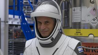 Eytan Stibbe con su traje espacial.