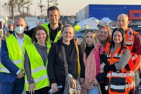 Elena y Ksenia con la delegación médica israelí.