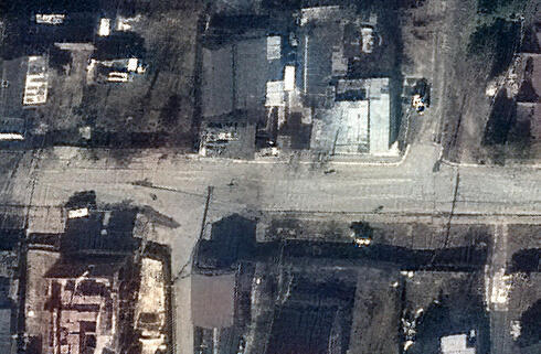 Una imagen satelital publicada por Maxar Technologies muestra una calle en Bucha, Ucrania, el 19 de marzo de 2022. 