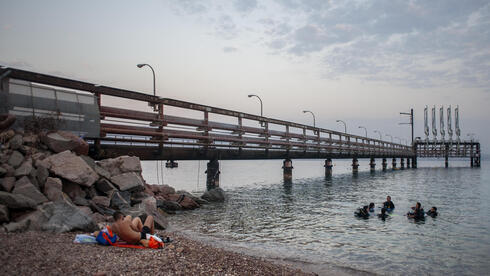 Embarcadero de petróleo de Europe Asia Pipeline Company (EAPC) en la ciudad de Eilat, en el sur de Israel. (AP) Embarcadero de petróleo de Europe Asia Pipeline Company (EAPC) en la ciudad de Eilat, en el sur de Israel.