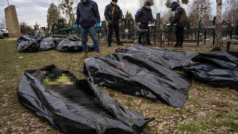 Cuerpos de ucranianos muertos en Bucha tras retirada rusa. 