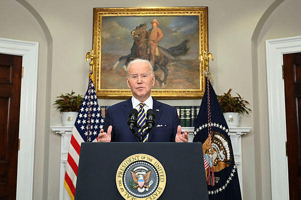 El presidente de los Estados Unidos, Joe Biden, anuncia la prohibición de los productos petroleros rusos. 