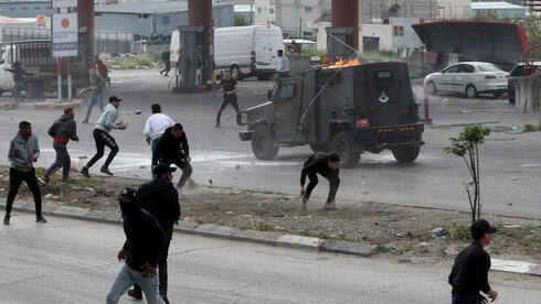 Enfrentamientos en Nablus entre tropas de las FDI y palestinos.