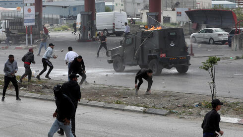 Enfrentamientos en Nablus entre tropas de las FDI y palestinos.