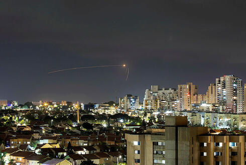 Esta foto de archivo muestra al sistema Cúpula de Hierra interceptando un misil sobre la ciudad de Sderot.