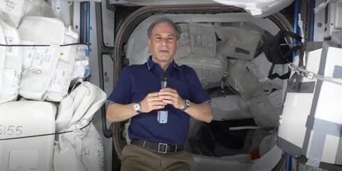 Eytan Stibbe en la Estación Espacial Internacional. 