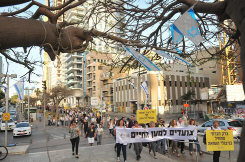 Israelíes protestan por la justicia social para los supervivientes del Holocausto en 2013.