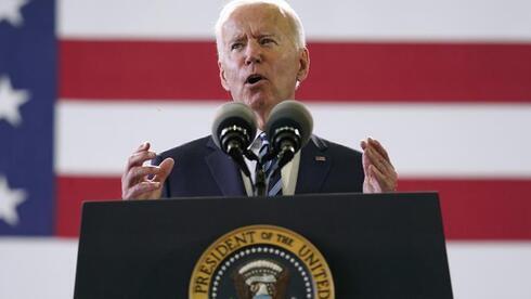 El presidente Joe Biden se dirige a los miembros del servicio estadounidense en la RAF Mildenhall en Suffolk, Inglaterra. (AP) El presidente Joe Biden se dirige a los miembros del servicio estadounidense en la RAF Mildenhall en Suffolk, Inglaterra.
