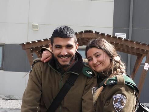 Shirel Abukarat y la segunda víctima del atentado de Hadera, Yezen Falah. (Policías de Fronteras) Shirel Abukarat y la segunda víctima del atentado de Hadera, Yezen Falah.