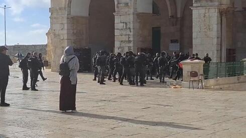 Incidentes entre la policía israelí y manifestantes palestinos en el Monte del Templo. (Ynet) Monte del Templo Incidentes