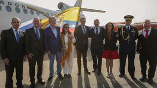 Guillermo Lasso junto a la comitiva que lo acompañará por Israel a su llegada al Aeropuerto Ben Guiron.