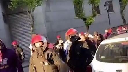 Aficionados del Hapoel Holon agredidos por manifestantes propalestinos en Bilbao. (Screengrab) Aficionados del Hapoel Holon agredidos por manifestantes propalestinos en Bilbao.
