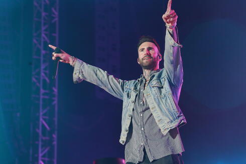 El vocalista de Maroon 5, Adam Levine, durante el concierto en el Parque HaYarkon. 