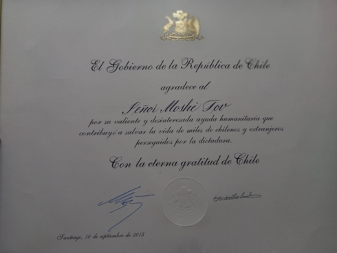 Reconocimiento entregado por Gobierno de Presidenta Bachelet a la familia Tov.