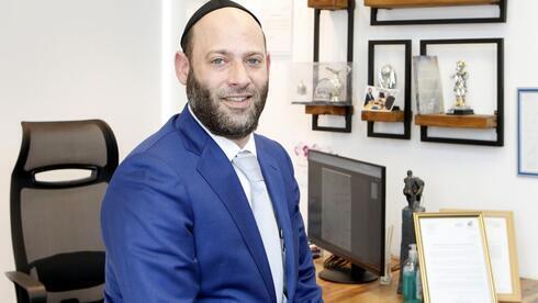 Rabino Yossi Erblich. 