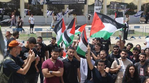 Estudiantes árabes durante una manifestación frente a la Universidad de Tel Aviv con motivo del Día de la Nakba. 