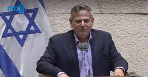 El ministro de Salud, Nitzan Horowitz, se dirige a la Knesset en Jerusalem, el 23 de junio de 2021. (Captura) El ministro de Salud, Nitzan Horowitz, se dirige a la Knesset en Jerusalem, el 23 de junio de 2021.