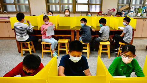Escuelas en Taiwán durante la pandemia de COVID.