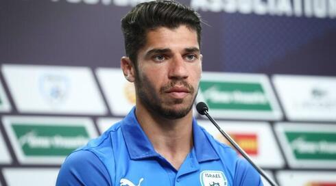 Solomon, en conferencia de prensa antes de un partido de la selección de Israel. 