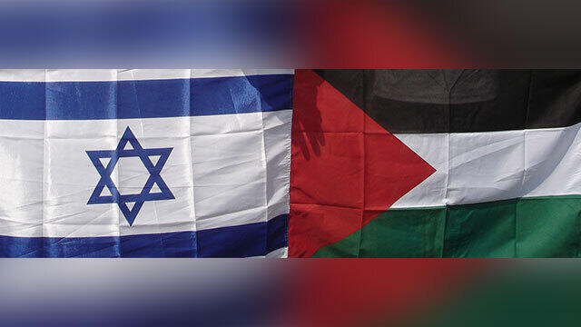 La bandera israelí junto a una palestina.