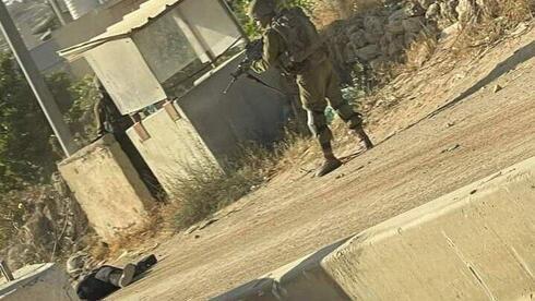 Mujer palestina abatida tras el intento de ataque a soldados. 