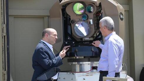 Bennett visita Rafael Advanced Defense Systems ante el nuevo sistema Iron Beam.