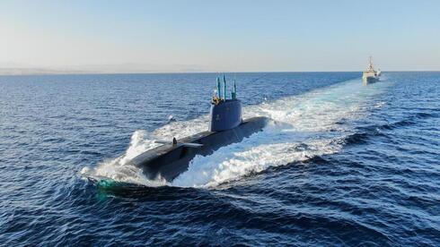 Submarino Tkuma en el Mar Rojo. 