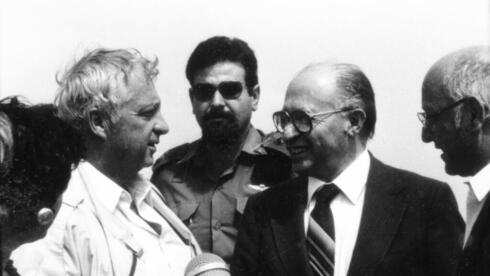 Menajem Begin junto al entonces ministro de Defensa, Ariel Sharon. 