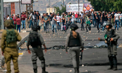Archivo: enfrentamientos con población palestina en el puesto de control de Huwara. (AFP) Archivo: enfrentamientos con población palestina en el puesto de control de Huwara.