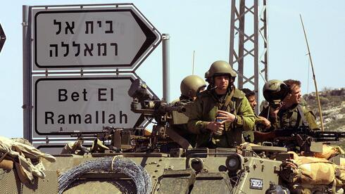 Tropas israelíes movilizadas durante la Segunda Intifada.  