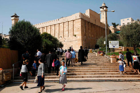 A Caverna dos Patriarcas, em Hebron. (AFP) A Caverna dos Patriarcas, em Hebron.
colonos e palestinos