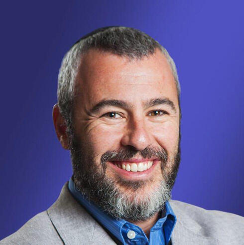 Yishai Fleisher: "Aqui em Hebron há uma imagem de ódio constante e guerra entre os lados, mas ao mesmo tempo queremos quebrar essa imagem." (suavidade) Yishai Fleisher: "Aqui em Hebron há uma imagem de ódio constante e guerra entre os lados, mas ao mesmo tempo queremos quebrar essa imagem."
colonos e palestinos