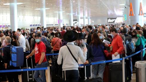 Congestión de pasajeros en el Aeropuerto Internacional Ben Gurión. 