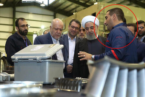 Ayoob Entezari, experto iraní en aeronática (dentro del círculo rojo) y el entonces presidente iraní Hassan Rouhani durante una visita a una instalación en Yazd, Irán. (Twitter) Ayoob Entezari, experto iraní en aeronática (dentro del círculo rojo) y el entonces presidente iraní Hassan Rouhani durante una visita a una instalación en Yazd, Irán.