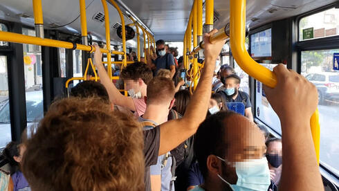 Las mascarillas volverán a los autobuses. 