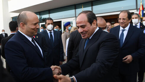 El primer ministro Naftali Bennett se reúne con el presidente egipcio Abdel Fattah Al-Sisi en Sharm el-Sheikh.