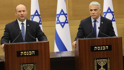 El primer ministro Naftali Bennett y el ministro de Relaciones Exteriores Yair Lapid. (Alex Kolomoisky) El primer ministro Naftali Bennett y el ministro de Relaciones Exteriores Yair Lapid.