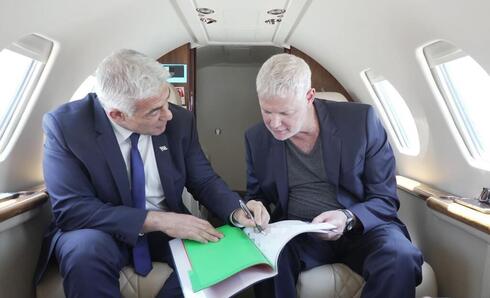 O ministro das Relações Exteriores de Israel, Yair Lapid, no avião para Ancara. (ynet) avião lapidado
Turquia afirma ter frustrado ataque iraniano