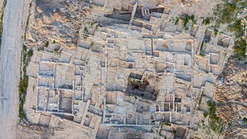 Imagen aérea de una antigua finca descubierta en Rahat.