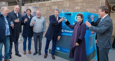 El gobernador Uñac y la embajadora Ronen junto a funcionarios del gobierno y empresarios de Watergen. (Gentileza Gobierno de San Juan) Watergen en San Juan