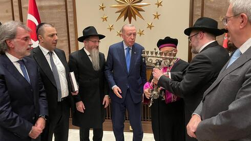 El rabino Mendy Chitrik se reúne con el presidente turco Recep Tayyip Erdogan en 2021. 