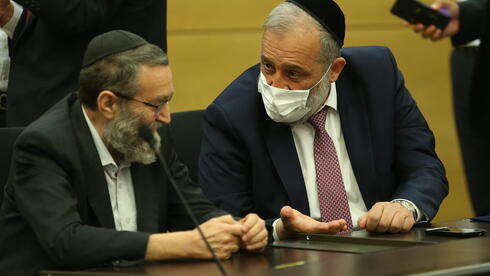Los jefes del partido ortodoxo Moshe Gafni y Aryeh Deri. 