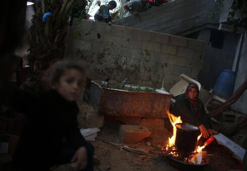 Una familia palestina en la pobreza, en la Franja de Gaza. 