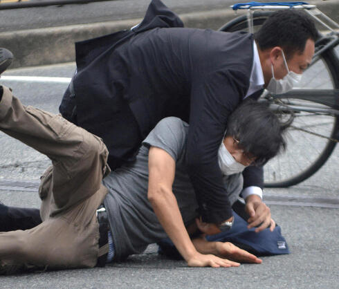 Personal de seguridad capturó al asesino de Shinzo Abe. 