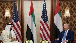 El presidente Joe Biden se reúne con el príncipe heredero de Abu Dhabi, Mohammed bin Zayed Al Nahyan. 