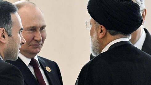 Putin se reúne con funcionarios iraníes en Turkmenistán el mes pasado.
